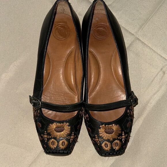 Nurture Black Mary Jane with Embroidered Overlay Size 7.5 - Picture 2 of 11